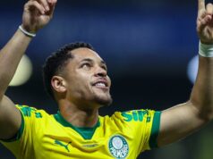 Správy o prestupe z Man Utd: Bývalá hviezda z Barcelony žiadala o 34,7 milióna libier. Vitor Roque oslavuje gól.