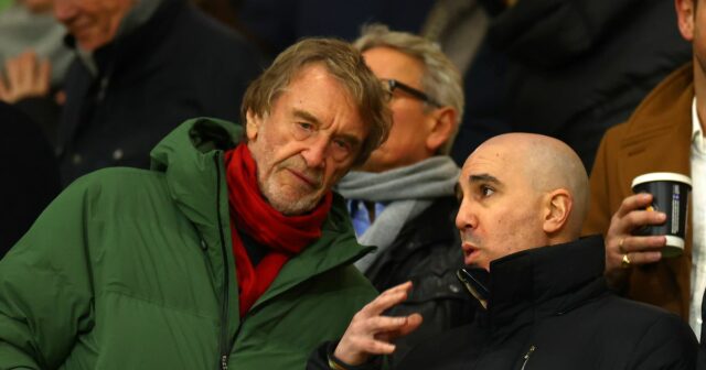 Sir Jim Ratcliffe sleduje Manchester United v roku 2025