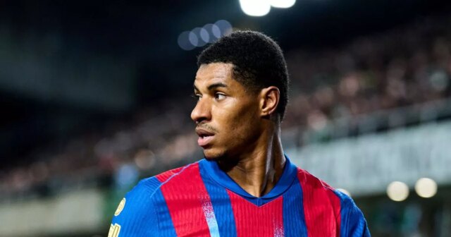 Útočník Manchestru United Marcus Rashford v akcii za Barcelonu