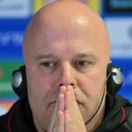 MARSEILLE, FRANCÚZSKO - 20. JANUÁRA: Hlavný tréner Liverpoolu Arne Slot hovorí počas tlačovej konferencie na Stade de Marseille pred zápasom Ligy majstrov UEFA medzi Marseille a Liverpoolom vo francúzskom Marseille 20. januára 2026. (Foto Mustafa Yalcin/Anadolu cez Getty Images)