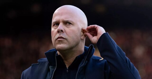 Tréner Liverpoolu Arne Slot má na mysli prestupy