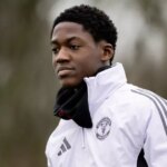 Kobbie Mainoo z Manchestru United v akcii počas tréningu