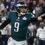 Správy z NFL: Nick Foles ťahá ťahadlom Patriots