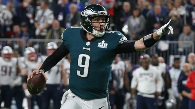 Správy z NFL: Nick Foles ťahá ťahadlom Patriots

