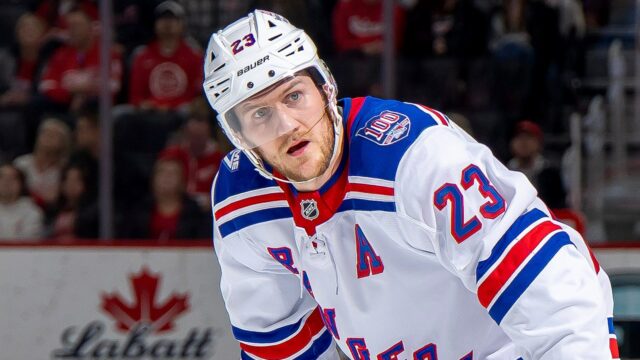 Správy z NHL: Adam Fox z Rangers hovorí o vynechaní z olympijskej súpisky tímu USA

