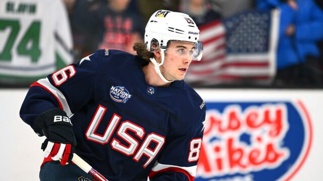 Správy z NHL: Jack Hughes „vypálil“ reprezentovať USA na olympijských hrách

