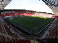 Štadión EFL uvedený na Rightmove ako tipujúci súhlasí s kúpou jednotky za výhodnú cenu Celkový pohľad na štadión Aeseal v New Yorku