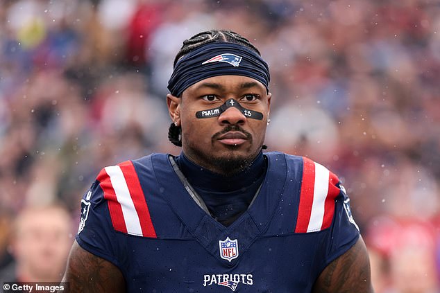 Stav play-off Patriots Stefona Diggsa sa mení, pretože právnik podal Prijímač New England Patriots Stefon Diggs čelí obvineniam zo zločinu uškrtenia alebo udusenia a priestupkového napadnutia a ublíženia na zdraví po údajnom incidente z 2. decembra.