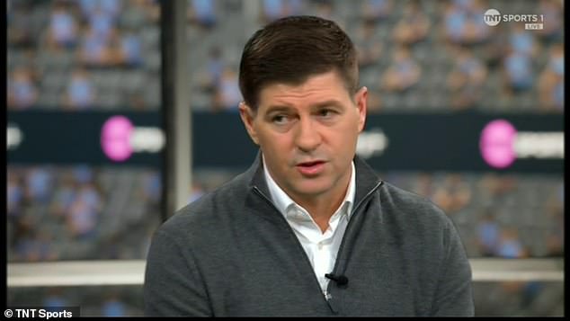 Steven Gerrard hovorí Arnemu Slotovi, aby prestal nariekať nad slabosťou Steven Gerrard varoval Arneho Slotu, aby v rozhovoroch „prestal spomínať“ fatálnu chybu Liverpoolu