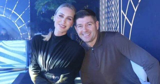 Steven a Alex Gerrard pózovali na fotke, ktorú urobila ich najstaršia dcéra Lilly
