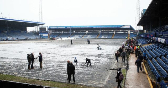 Zápas Portsmouthu proti Ipswichu Town bol prerušený kvôli zamrznutému ihrisku týždeň predtým, ako Pompey usporiadal Arsenal v FA Cupe.