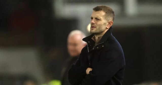 Luton Town Jacka Wilshera sa podieľal na kontroverznom prepadnutí trofeje EFL zo strany súperov Swindon.