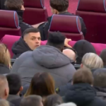 Stretnutie v Premier League sa zastavilo, keď sa rozzúrený Granit Xhaka dostal do stretu s fanúšikmi