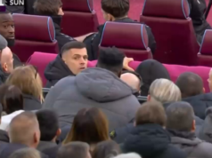 Stretnutie v Premier League sa zastavilo, keď sa rozzúrený Granit Xhaka dostal do stretu s fanúšikmi Stretnutie v Premier League sa zastavilo, keď sa rozzúrený Granit Xhaka dostal do stretu s fanúšikmi