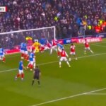 Súboj Arsenalu v FA Cupe v Portsmouthe sa zastavil pre incident s davom