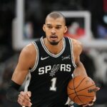 Hviezda NBA Victor Wembanyama sa stal najnovšou športovou ikonou, ktorá odsúdila ICE