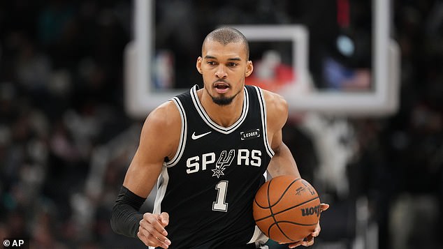 Superhviezda NBA Victor Wembanyama vtrhol do ICE kvôli 'vražde civilistov' Hviezda NBA Victor Wembanyama sa stal najnovšou športovou ikonou, ktorá odsúdila ICE