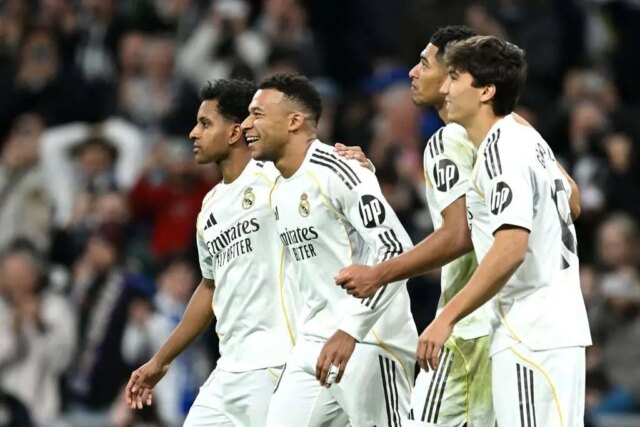 "Svetová trieda" - Tréner Barcelony Flick vyzdvihuje hviezdu Realu Madrid "Svetová trieda" - Tréner Barcelony Flick vyzdvihuje hviezdu Realu Madrid ako "najlepšiu"