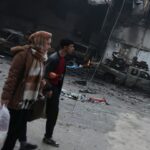 Sýrčania v kurdských oblastiach Aleppa zbierajú kusy po zrážkach | Sýrske vojnové správy