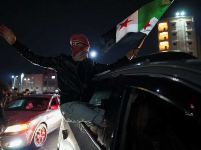 Sýria naživo: Vládne sily preberajú kontrolu po ťažkých bojoch so SDF
