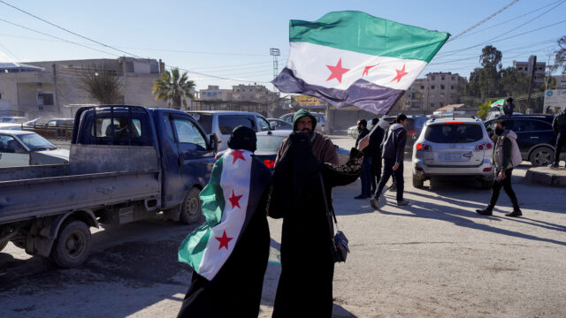 Sýrska armáda a SDF začali napriek zrážkam uplatňovať prímerie | Sýrska vojna
