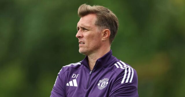 Tajná bitka o zdravie Darrena Fletchera, ktorá si pred návratom Darren Fletcher, manažér Manchestru United, sleduje zápas Premier League U18 medzi Derby County a Manchester United.