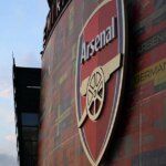 David Dein, Arsene Wenger a Sol Campbell na odhalení Campbell's Arsenal v roku 2001