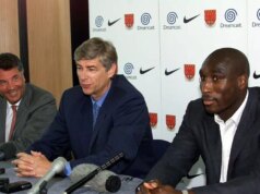 Tajná tlačová konferencia bývalej hviezdy Portsmouthu Arsenalu, ktorá rozzúrila fanúšikov Sol Campbell s Arsénom Wengerom pri odhalení Arsenalu v roku 2001