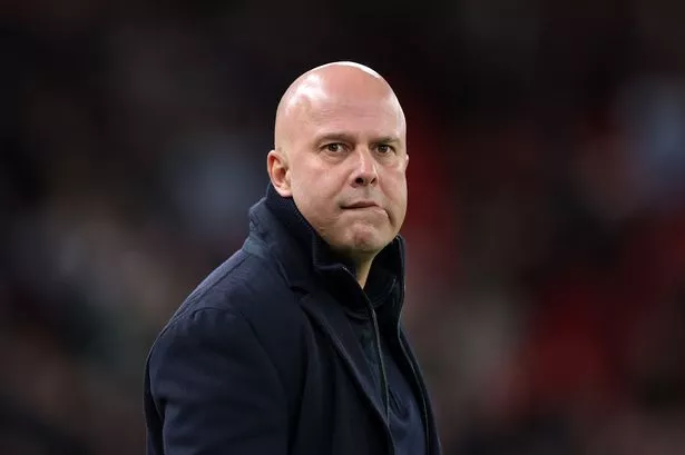 Taktická zmena Arneho Slotu prepadá, pretože nevýrazný Liverpool držal pred Taktická zmena Arneho Slotu prepadá, pretože nevýrazný Liverpool držal pred mizernou remízou Leeds