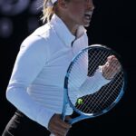 Rozpálená tenisová hviezda Julia Putincevová zaútočila na „neúctivé“ publikum Australian Open po tom, čo v piatok porazila tureckú kvalifikantku Zeynep Sonmez.