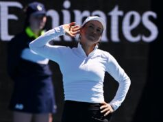 Tenisová hviezda sa posmieva „neúctivým“ fanúšikom Australian Open po tom, čo porazila favorita publika Putincevová sa prvýkrát dostala do štvrtého kola Australian Open (REUTERS)