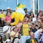 Tenisový superfanúšik Jack Bray sa stal internetovou senzáciou pre svoju podporu britskej hviezde Emme Raducanu na Australian Open