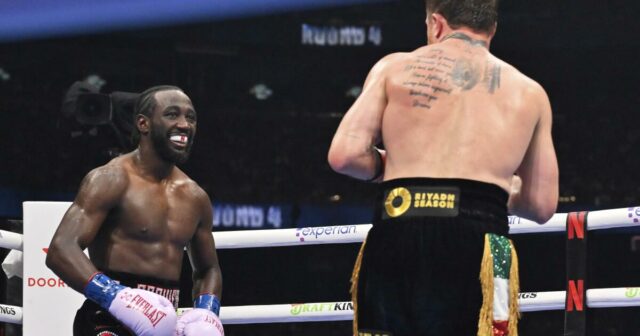 Terence Crawford si myslel, že vyhrať nad Canelom Álvarezom bude Terence Crawford si myslel, že vyhrať nad Canelom Álvarezom bude ťažké