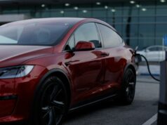 Tesla od Elona Muska hlási vôbec prvý ročný pokles príjmov | Elon Musk Tesla od Elona Muska hlási vôbec prvý ročný pokles príjmov | Elon Musk