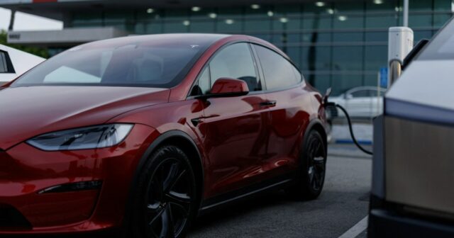 Tesla od Elona Muska hlási vôbec prvý ročný pokles príjmov | Elon Musk
