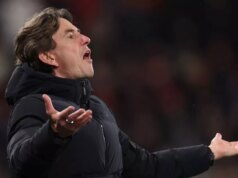 Thomas Frank odpovedá po tom, čo hviezda Tottenhamu Micky van de Ven konfrontuje fanúšikov v ostrej hádke Thomas Frank, manažér Tottenhamu Hotspur