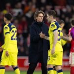 Šéf Tottenhamu Thomas Frank po boku Bena Daviesa