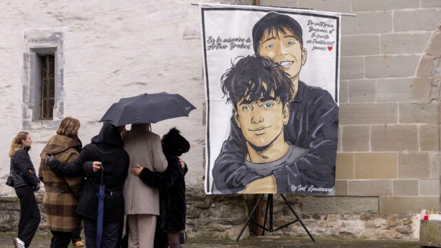 Tínedžerský futbalista Arthur Brodard, ktorý zomrel pri požiari švajčiarskeho baru, uložil na odpočinok
