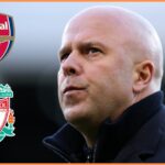 Arne Slot počas tlačovej konferencie