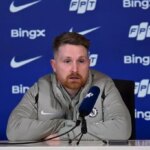 Tlačová konferencia Calum McFarlane NAŽIVO: Šéf Chelsea o Liamovi Roseniorovi, správy o zranení, výlet do Fulhamu