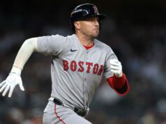 „To je to, čo Red Sox dostanú za hranie na mizine“; „Ozbrojená lúpež“ logo pochodového šialenstva