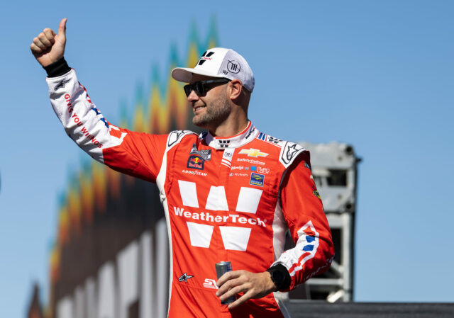 Top 5 jazdcov narodených v zahraničí, ktorí najazdili najviac kôl v histórii pohárovej série NASCAR
