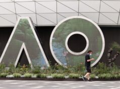 Top 5 najlepších zápasov v histórii Australian Open Švajčiar Roger Federer ukazuje svoje emócie počas odovzdávania trofeje po jeho mužskom finálovom zápase proti Rafaelovi Nadalovi zo Španielska počas tenisového grandslamového Australian Open 1. februára 2009 v Melbourne. Foto od Victora Fraile — Obrázok od © Victor Fraile/Corbis (Foto od Victor Fraile/Corbis cez Getty Images)