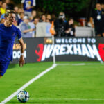 Tottenham a Man United sú cieľom bývalej hviezdy PL, ktorá zápasí o hrací čas