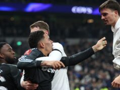 Tottenham sa naučil trest za hromadnú bitku po tom, čo Thomas Frank obvinil hviezdu Aston Villy Hráči Tottenhamu a Aston Villy