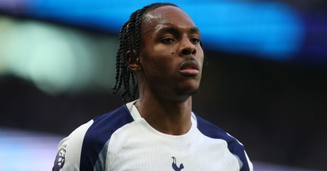 Tottenham začal konať po brutálnom rozhodnutí Thomasa Franka, keď Mathys Mathys Tel