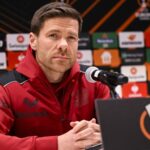 Tottenham začína formálne manažérske rozhovory s Xabi Alonsom, keďže tlak na Thomasa Franka rastie