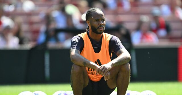 Raheem Sterling je teraz voľným hráčom a viacero klubov zvažuje prestup