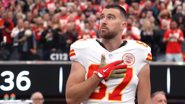 Travis Kelce dosiahol významný míľnik a po prehre v 18. týždni zostáva nezáväzný
