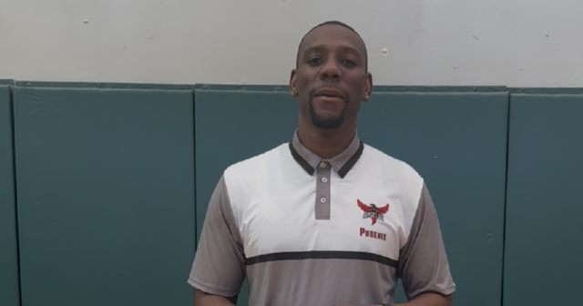 Tréner Leon Jacob pomohol vytvoriť úspech pre basketbal Angelou Tréner Leon Jacob pomohol vytvoriť úspech pre basketbal Angelou